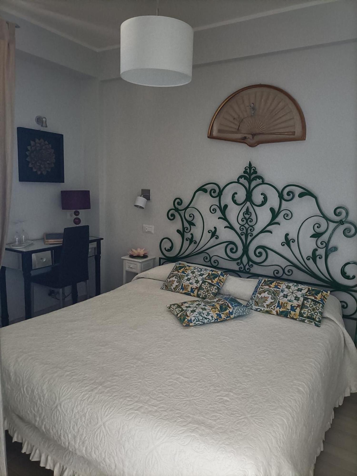 Al Bajah Loft Monovano Con Requisiti Hotel Taormina Room photo